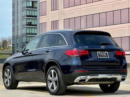 Lunar Blue Metallic 2022 Mercedes-Benz GLC 300 4MATIC
