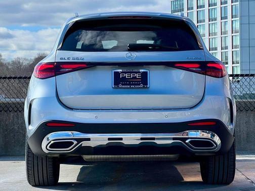 2026 Mercedes-Benz GLC 300 4MATIC