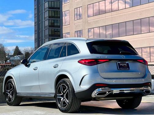 2026 Mercedes-Benz GLC 300 4MATIC