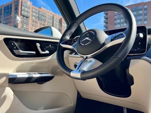 2025 Mercedes-Benz GLC 300 4MATIC