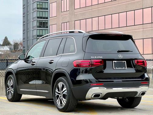 2025 Mercedes-Benz GLB 250 4MATIC