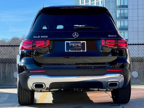 2025 Mercedes-Benz GLB 250 4MATIC