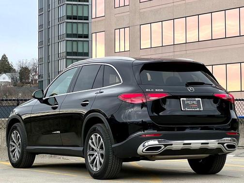 2026 Mercedes-Benz GLC 300 4MATIC