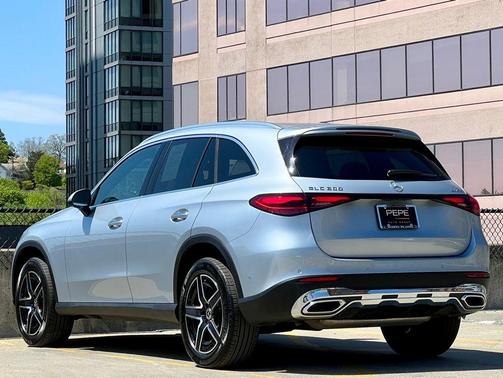 Cirrus Silver Metallic 2026 Mercedes-Benz GLC 300 4MATIC
