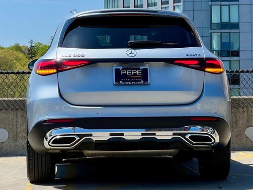 Cirrus Silver Metallic 2026 Mercedes-Benz GLC 300 4MATIC