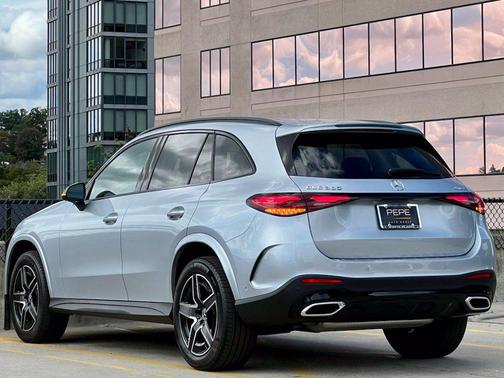 Cirrus Silver Metallic 2026 Mercedes-Benz GLC 300 4MATIC