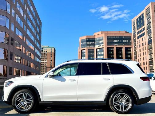 2025 Mercedes-Benz GLS 450 4MATIC
