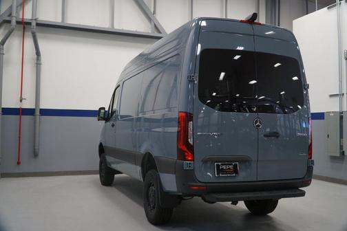 2026 Mercedes-Benz Sprinter 2500 Cargo 144 WB