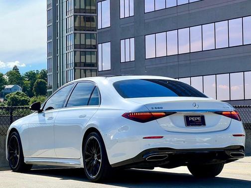 MANUFAKTUR Moonlight White Metallic 2025 Mercedes-Benz S-Class 4MATIC