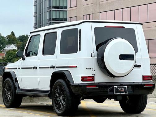 MANUFAKTUR Moonlight White Metallic 2026 Mercedes-Benz G-Class G 550