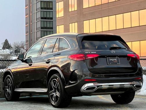 2026 Mercedes-Benz GLC 300 4MATIC