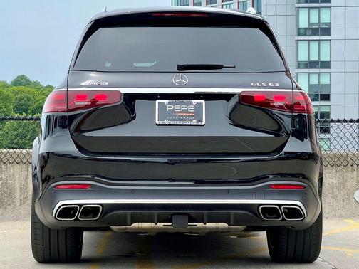 Obsidian Black Metallic 2025 Mercedes-Benz AMG GLS 63 Base