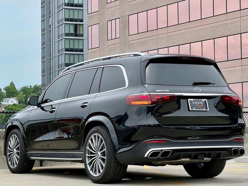 Obsidian Black Metallic 2025 Mercedes-Benz AMG GLS 63 Base