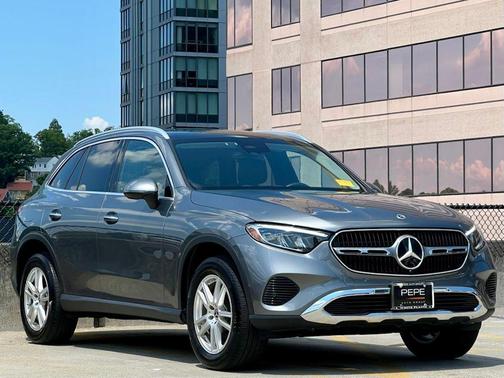 Selenite Grey Metallic 2023 Mercedes-Benz GLC 300 4MATIC