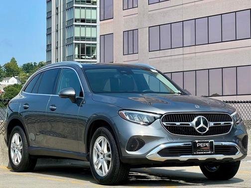 Selenite Grey Metallic 2023 Mercedes-Benz GLC 300 4MATIC