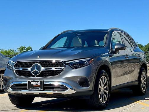 Selenite Grey Metallic 2023 Mercedes-Benz GLC 300 4MATIC