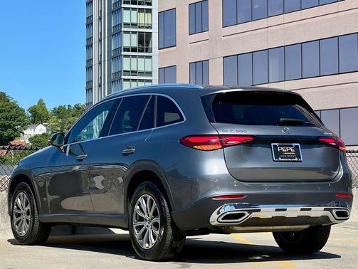 Selenite Grey Metallic 2023 Mercedes-Benz GLC 300 4MATIC