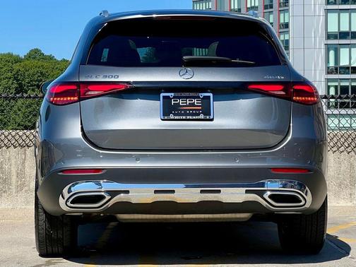 Selenite Grey Metallic 2023 Mercedes-Benz GLC 300 4MATIC