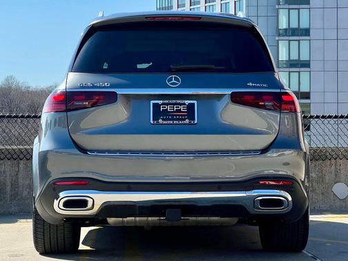 2026 Mercedes-Benz GLS 450 4MATIC