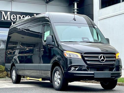 2026 Mercedes-Benz Sprinter 2500 Passenger 170 WB