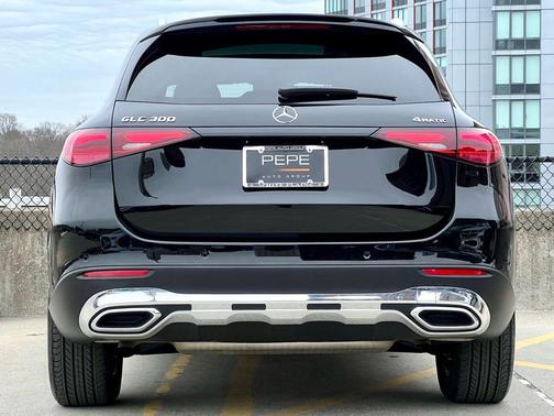 2026 Mercedes-Benz GLC 300 4MATIC
