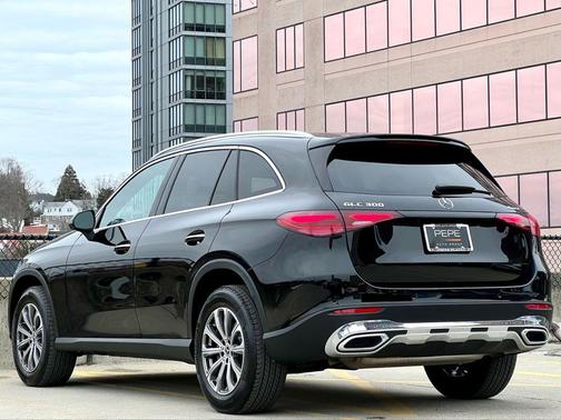 2026 Mercedes-Benz GLC 300 4MATIC