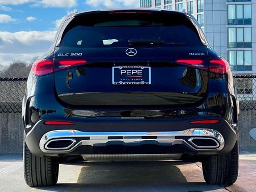 2026 Mercedes-Benz GLC 300 4MATIC