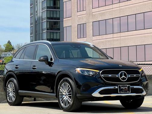 Obsidian Black Metallic 2026 Mercedes-Benz GLC 300 4MATIC