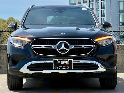 Obsidian Black Metallic 2026 Mercedes-Benz GLC 300 4MATIC