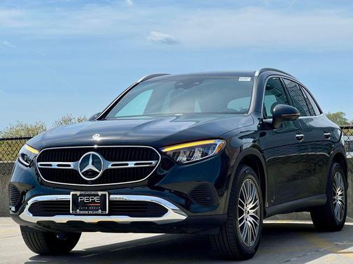 Obsidian Black Metallic 2026 Mercedes-Benz GLC 300 4MATIC