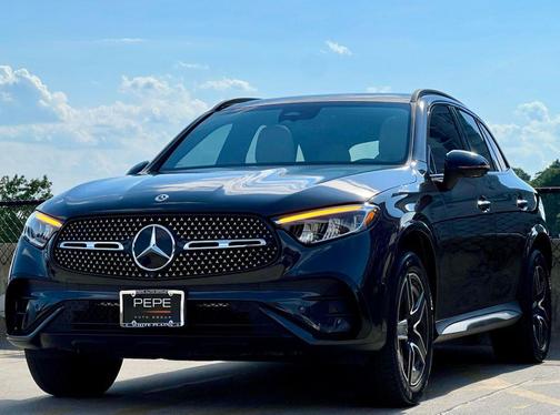 Graphite Grey Metallic 2023 Mercedes-Benz GLC 300 4MATIC