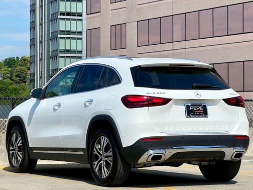 Polar White 2026 Mercedes-Benz GLA 250 4MATIC