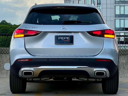 Cirrus Silver Metallic 2026 Mercedes-Benz GLA 250 4MATIC