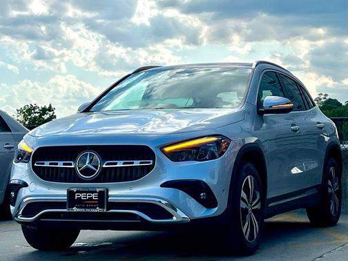 Cirrus Silver Metallic 2026 Mercedes-Benz GLA 250 4MATIC