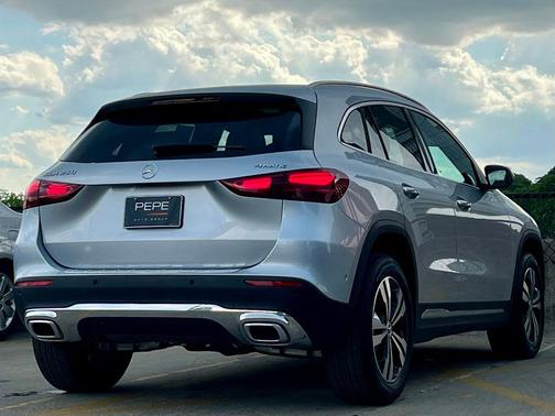 Cirrus Silver Metallic 2026 Mercedes-Benz GLA 250 4MATIC