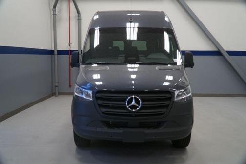 2026 Mercedes-Benz Sprinter 2500 Crew 144 WB