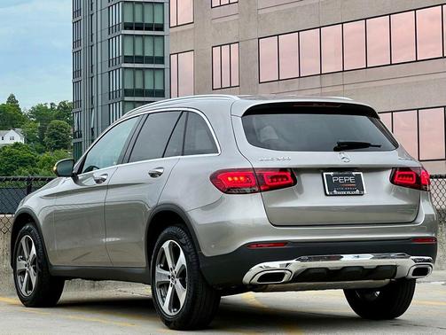 Mojave Silver Metallic 2022 Mercedes-Benz GLC 300 4MATIC