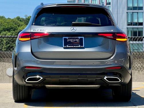 Selenite Grey Metallic 2023 Mercedes-Benz GLC 300 4MATIC