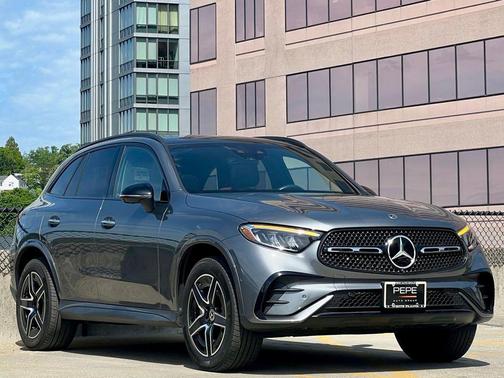 Selenite Grey Metallic 2023 Mercedes-Benz GLC 300 4MATIC