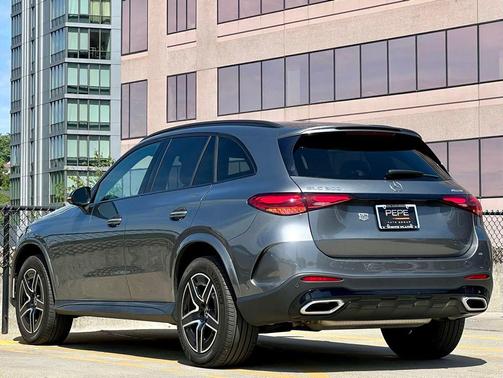 Selenite Grey Metallic 2023 Mercedes-Benz GLC 300 4MATIC