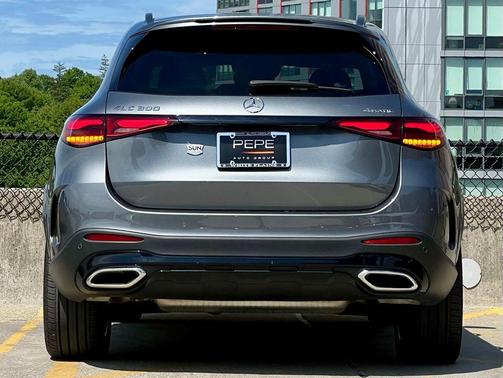 Selenite Grey Metallic 2023 Mercedes-Benz GLC 300 4MATIC