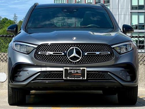 Selenite Grey Metallic 2023 Mercedes-Benz GLC 300 4MATIC