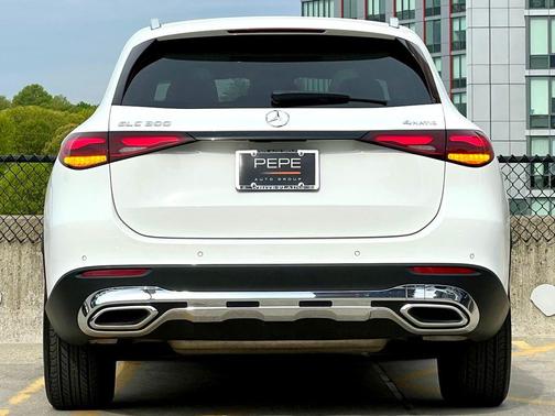 Polar White 2026 Mercedes-Benz GLC 300 4MATIC