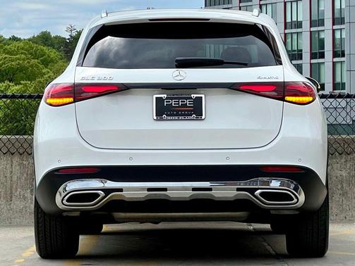 Polar White 2026 Mercedes-Benz GLC 300 4MATIC