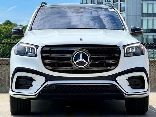MANUFAKTUR Moonlight White Metallic 2025 Mercedes-Benz GLS 580 4MATIC