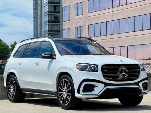 MANUFAKTUR Moonlight White Metallic 2025 Mercedes-Benz GLS 580 4MATIC