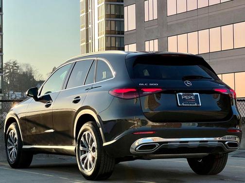 2026 Mercedes-Benz GLC 300 4MATIC