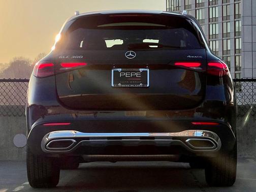 2026 Mercedes-Benz GLC 300 4MATIC