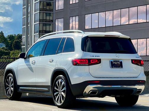 Polar White 2023 Mercedes-Benz GLB 250 4MATIC