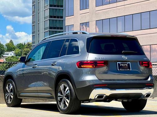 Mountain Grey Metallic 2026 Mercedes-Benz GLB 250 4MATIC